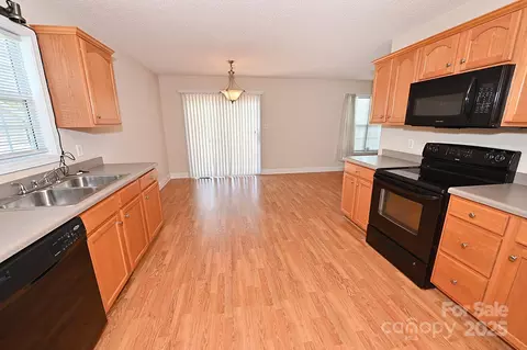 202 Pine Meadows St, Hickory, NC 28601 photo 8