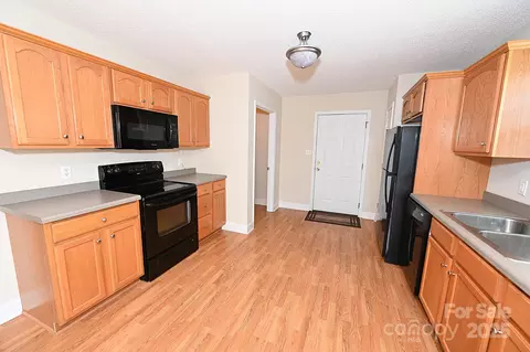 202 Pine Meadows St, Hickory, NC 28601 photo 9