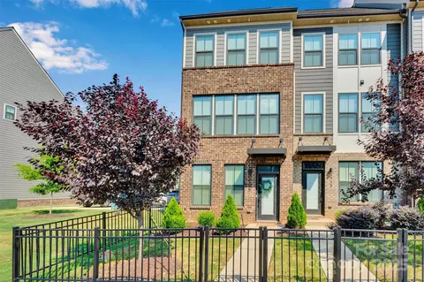 3725 S Tryon St, Charlotte, NC 28217