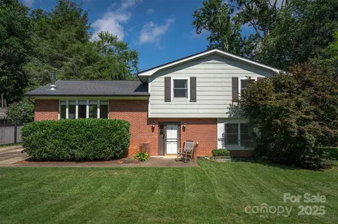 300 Donnybrook Dr, Asheville, NC 28806