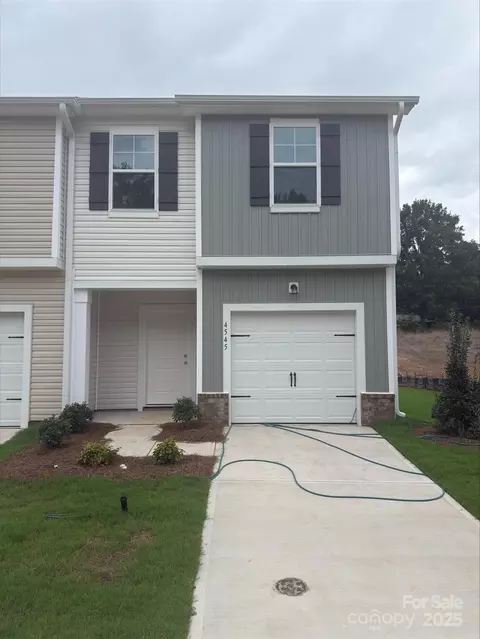 4545 Green Drake Dr, Charlotte, NC 28269