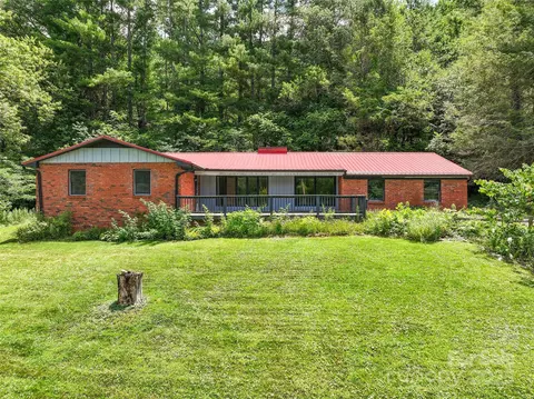 71 Auburn Park Dr, Waynesville, NC 28786
