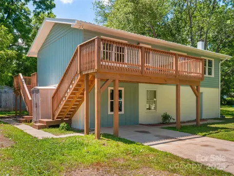 228 Hyatt St, Waynesville, NC 28786