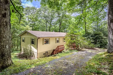 821 Old Chestnut Mountain Rd, Newland, NC 28657