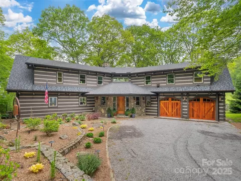 1219 Sheep Pasture Rd, Maggie Valley, NC 28751