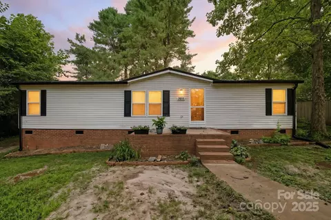 2511 Swanson Rd, Crouse, NC 28033