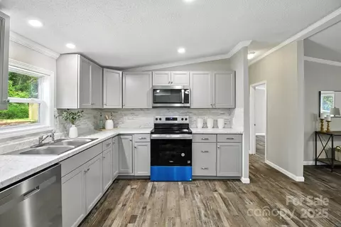 Kitchen - 2511 Swanson Rd, Crouse, NC 28033 photo 2 of 2