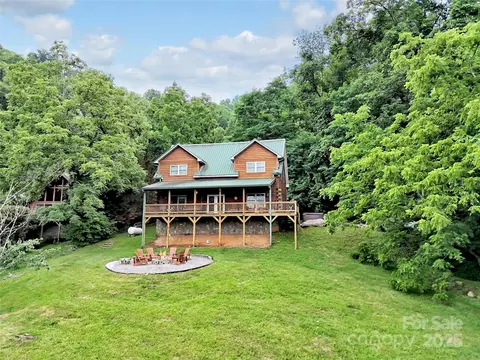 1064 Point Of View Dr, Waynesville, NC 28785