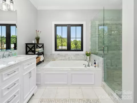 Bath - 724 Moore Rd, Tryon, NC 28782 photo 2 of 4