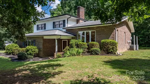 16 Saint Andrews Dr, Taylorsville, NC 28681