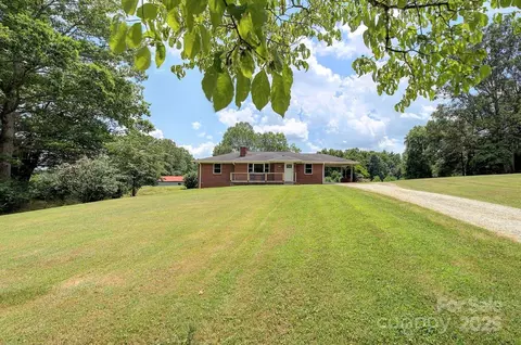 816 S Mills Gap Rd, Hendersonville, NC 28792