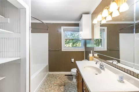 Bath - 735 Edmiston Rd, Mount Ulla, NC 28125 photo 1 of 2