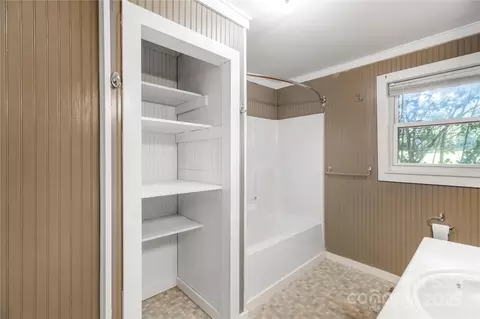 Bath - 735 Edmiston Rd, Mount Ulla, NC 28125 photo 2 of 2