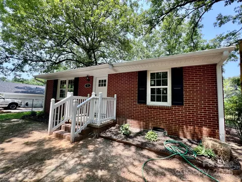 3 Hines St, Lancaster, SC 29720 photo 2