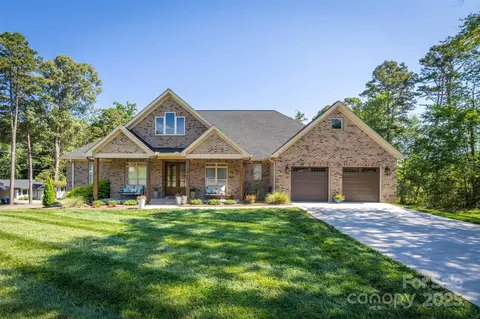 2545 10th Street Ne Ct NE, Hickory, NC 28601
