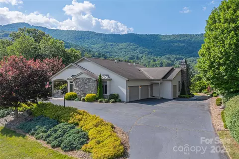 31 Chickering Ln, Waynesville, NC 28786