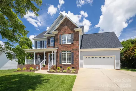 2574 Ironwood Dr, Hickory, NC 28602