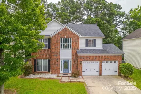 9910 Sandman Ln, Charlotte, NC 28216