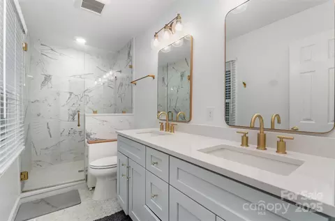 Bath - 3106 Windstream Ct, Charlotte, NC 28210 photo 2 of 3