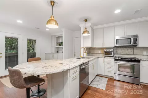 Kitchen - 3106 Windstream Ct, Charlotte, NC 28210 photo 4 of 5