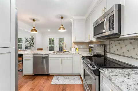 Kitchen - 3106 Windstream Ct, Charlotte, NC 28210 photo 3 of 5