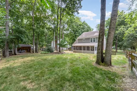 Exterior - 3106 Windstream Ct, Charlotte, NC 28210 photo 5 of 7