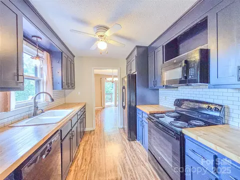 Kitchen - 154 Cedar Rd, Hickory, NC 28601 photo 3 of 4