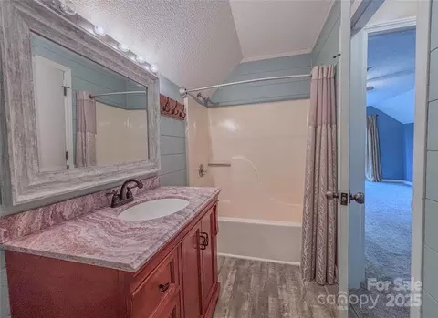 Bath - 154 Cedar Rd, Hickory, NC 28601 photo 2 of 3