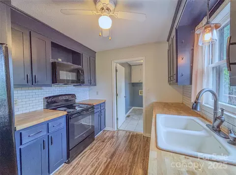 Kitchen - 154 Cedar Rd, Hickory, NC 28601 photo 2 of 4