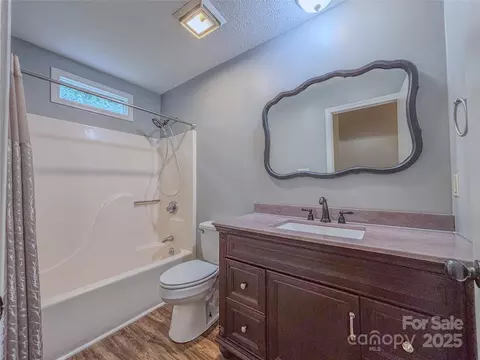 Bath - 154 Cedar Rd, Hickory, NC 28601 photo 1 of 3