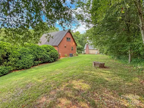 Exterior - 154 Cedar Rd, Hickory, NC 28601 photo 4 of 6