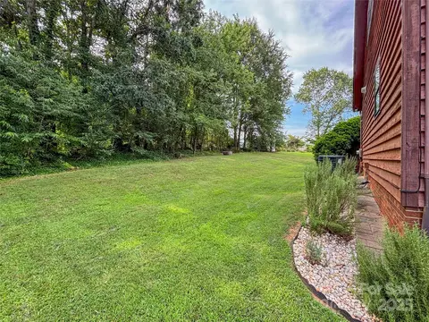 Exterior - 154 Cedar Rd, Hickory, NC 28601 photo 5 of 6
