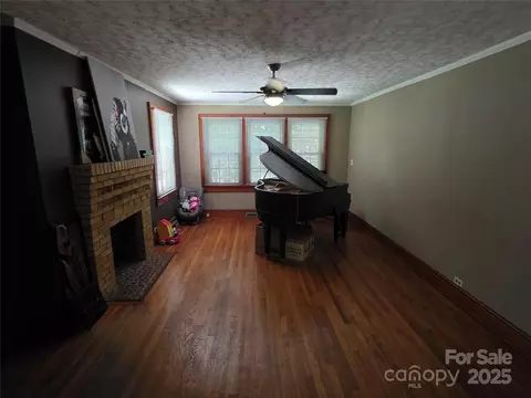 Living - 7335 Us Highway 52 Hwy, Salisbury, NC 28146 photo 3 of 3