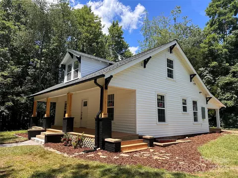 1805 Swan Sw Dr SW, Lenoir, NC 28645