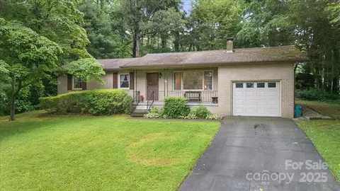 111 Cannon Dr, Hendersonville, NC 28792