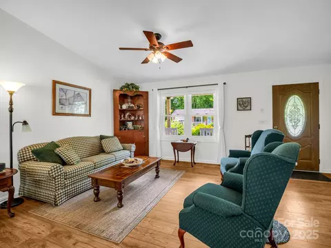 Living - 313 Resada Dr, Brevard, NC 28712 photo 6 of 7