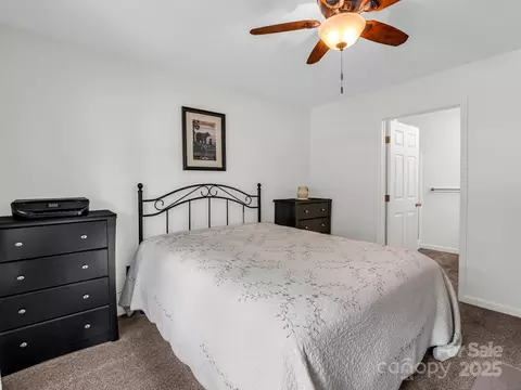 Bedroom - 313 Resada Dr, Brevard, NC 28712 photo 5 of 6