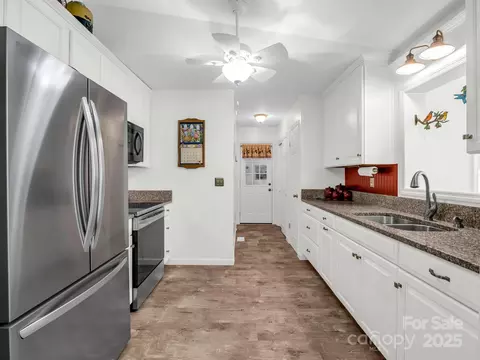 Kitchen - 313 Resada Dr, Brevard, NC 28712 photo 1 of 3