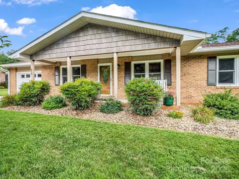 313 Resada Dr, Brevard, NC 28712