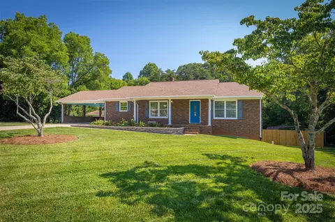 207 Valdese Dr, Morganton, NC 28655