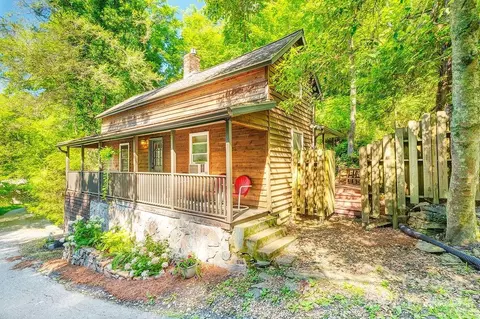 67 Hardwick Branch Dr, Marshall, NC 28753