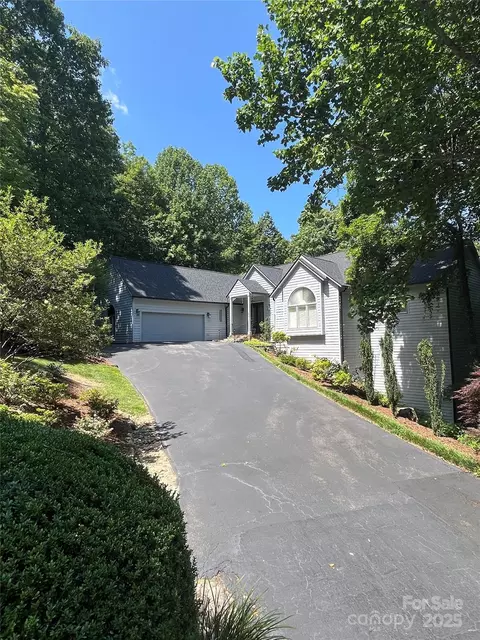 135 Poplar Loop, Flat Rock, NC 28731