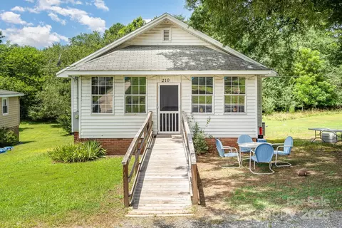 210 Lincoln St, Badin, NC 28009