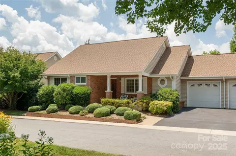 1105 Citation Cir, Hendersonville, NC 28739