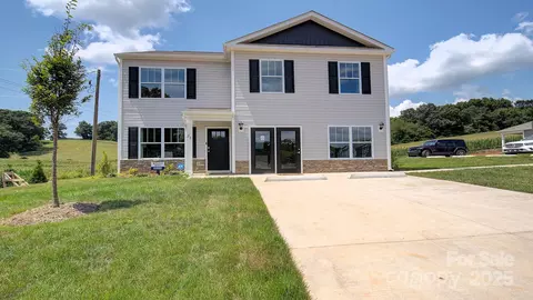 12 Wildbrook Dr, Waynesville, NC 28785