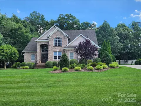 704 6th Ne Ave NE, Conover, NC 28613