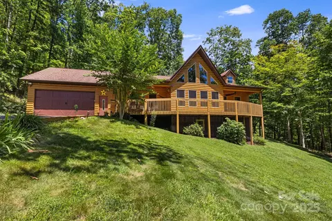 66 Volunteer Dr, Burnsville, NC 28714