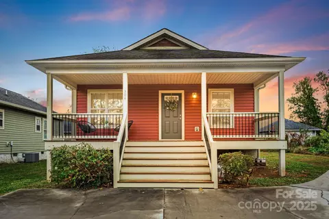 304 Hazel Mill Rd, Asheville, NC 28806