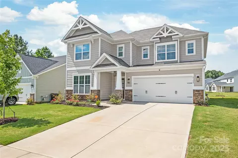 8100 Rolling Wheels Rd, Charlotte, NC 28215