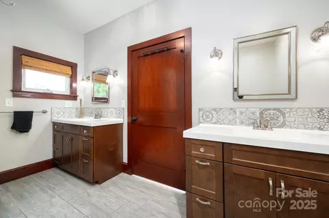 Bath - 358 Onteora Blvd, Asheville, NC 28803 photo 1 of 3